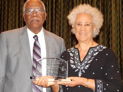 Dr. Darius L. Swann and Dr. Vera Poe Swann receive the Maria Fearing award.