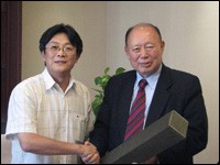 Insik Kim (right) receives one of his many retirement gifts from Kan Baoping, general secretary of the China Christian Council.
