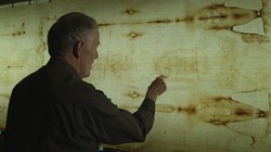 John Jackson of the Turin Shroud Center of Colorado examines the Shroud of Turin in CNN’s series “Finding Jesus.”