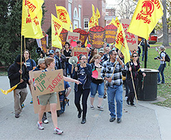 Coalition of Immokalee Workers and supporters demonstrate against Wendy’s Restaurants in March on the campus of the University of Louisville. (Photo by Andrew Kang Bartlett)