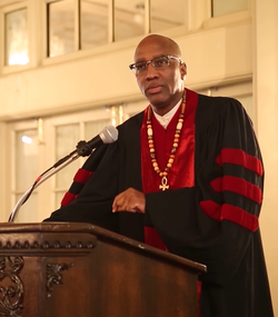 Secretario Permanente, el reverendo Dr. J. Herbert Nelson, II, predica en un evento reciente.