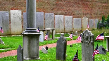 Old Pine Street Presbyterian Church cemetery and north wall of the Presbyterian Historical Society, 2014.