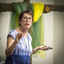 Vera White shared the PC(USA) ‘1001’ story with more than 400 church leaders from around the world at a recent International Fresh Expressions Conference.