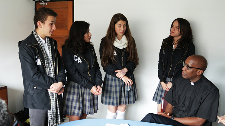 J Herbert meets with students in Colombia