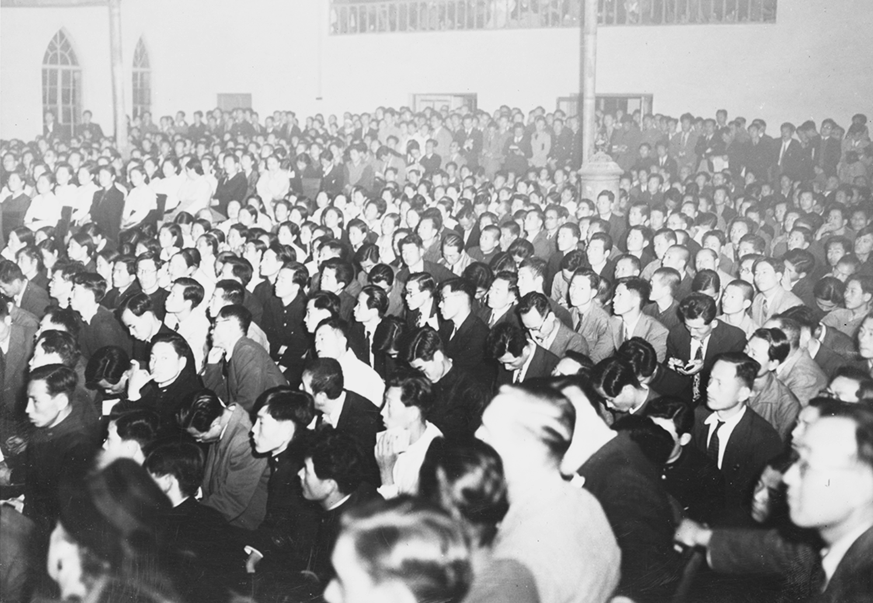 A thousand youth at the Presbyterian youth conference listening to Dr. John A. Mackay’s address, November 1949. Pearl: 146117